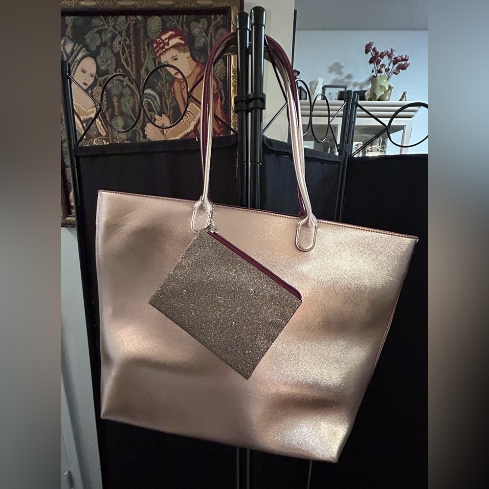 Bath and Body Works tote bag with sparkle bag. NEW